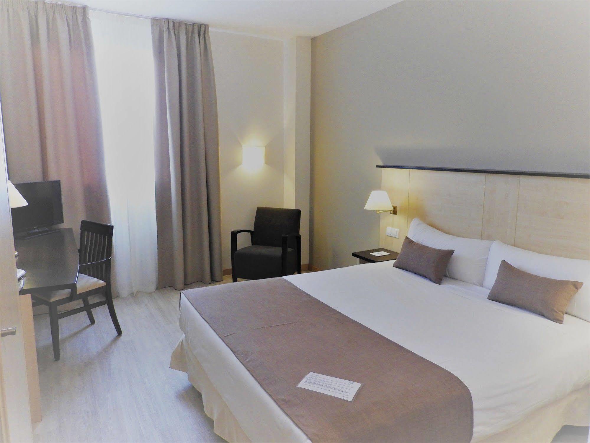 Hotel Madrid Pinar De Rozas 3*